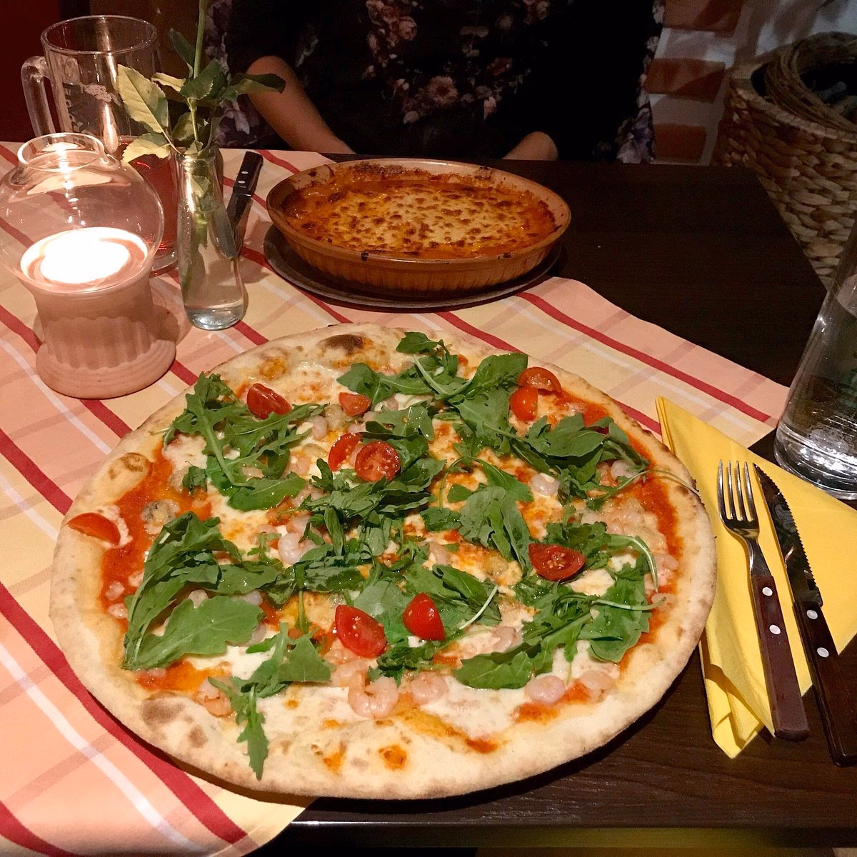 Wie bekomme ich mehr Informationen über die Speisekarte und die Preise von Ristorante La Piazza?