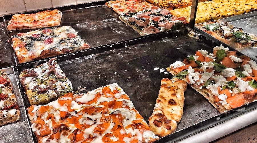 Was bietet die Pizzeria Tonda?