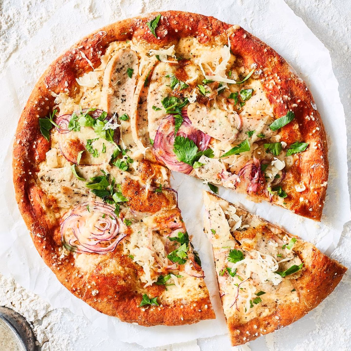 Wie schmeckt die Pizza mit Bacon und Ziegenkäse?