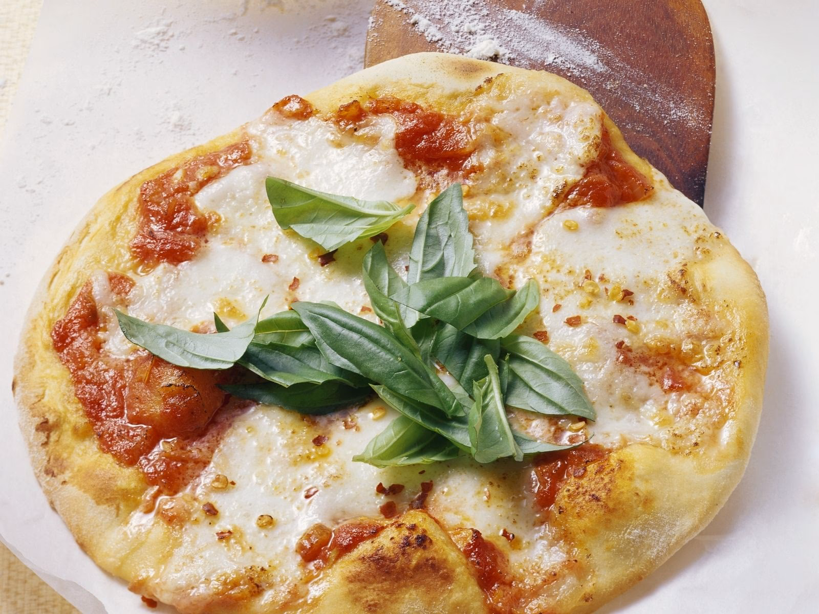 Welche pizzaspezialitäten gibt es vom Gardasee?