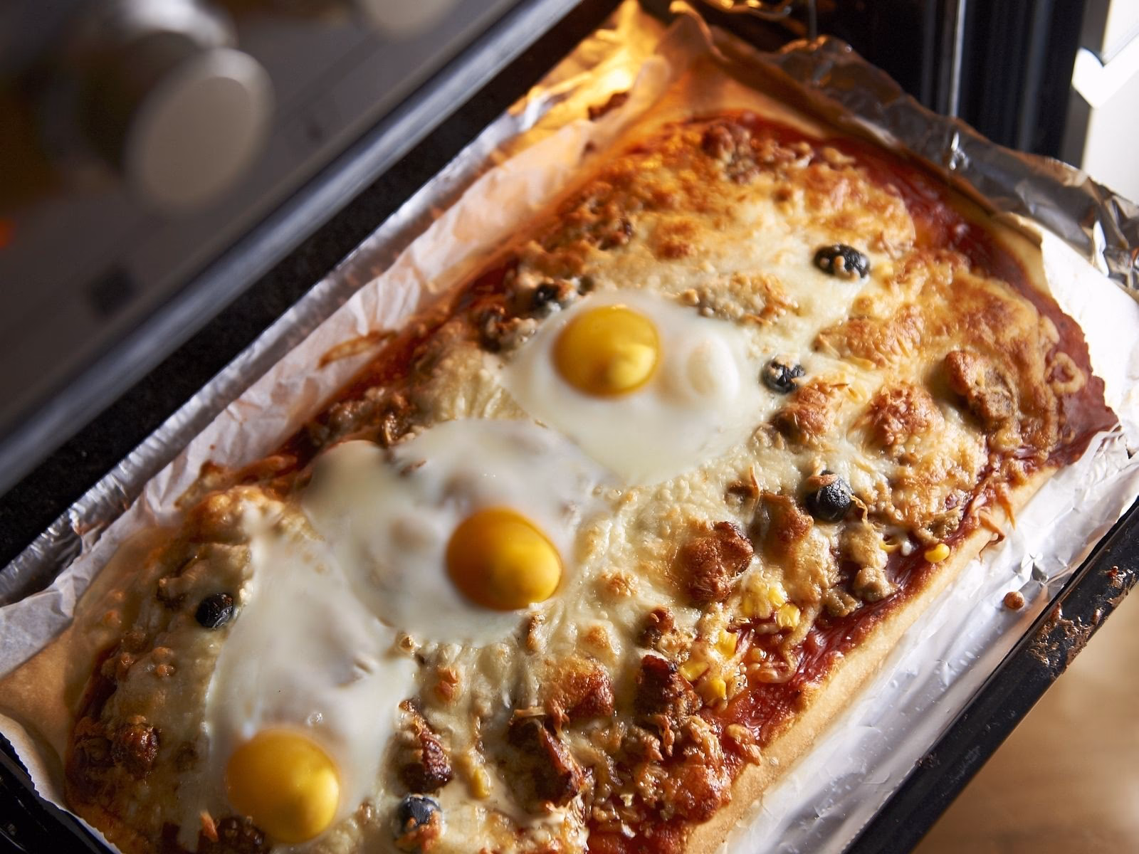 Wie lange dauert es bis eine Pizza gebacken ist?