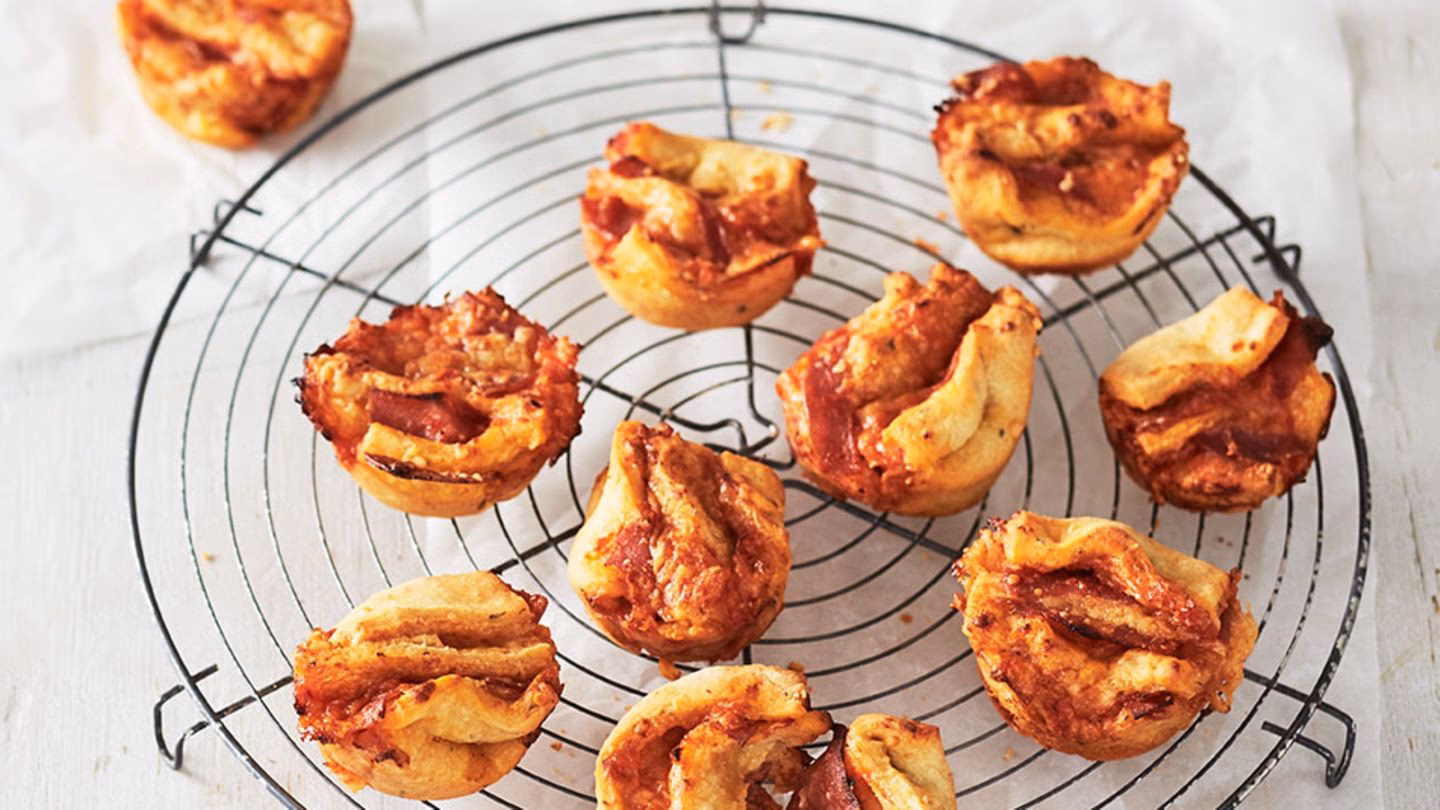 Wie lange braucht ein Pizzateig ohne Hefe?