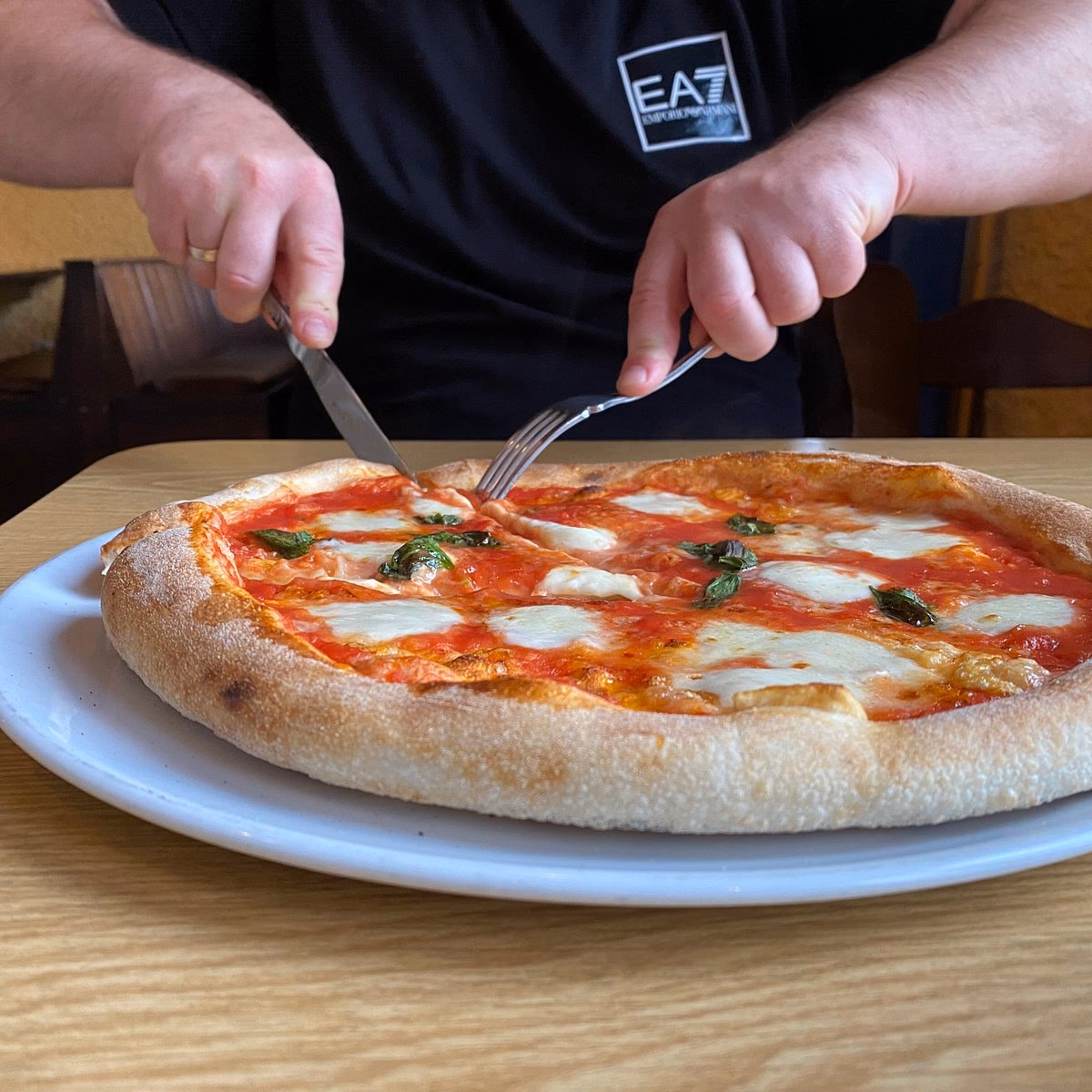 Was gibt es bei Pizzeria Da Zio Vito zu essen?