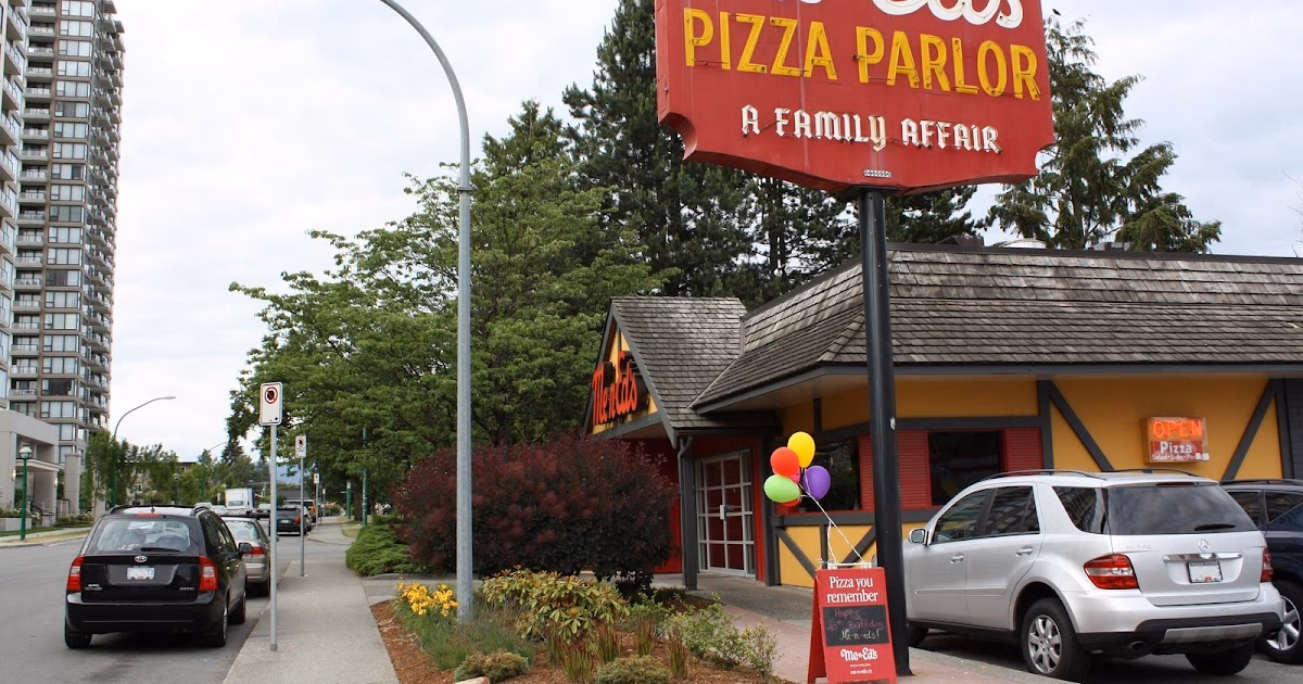 Where is the pizza parlor in Staten Island?