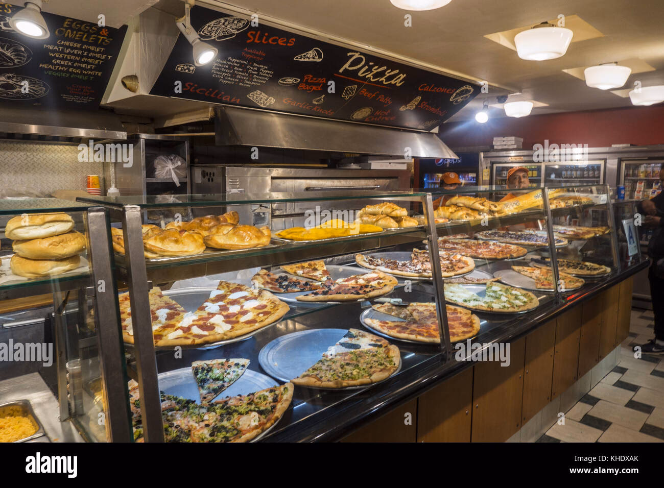 How to order pizza at pizza parlour?