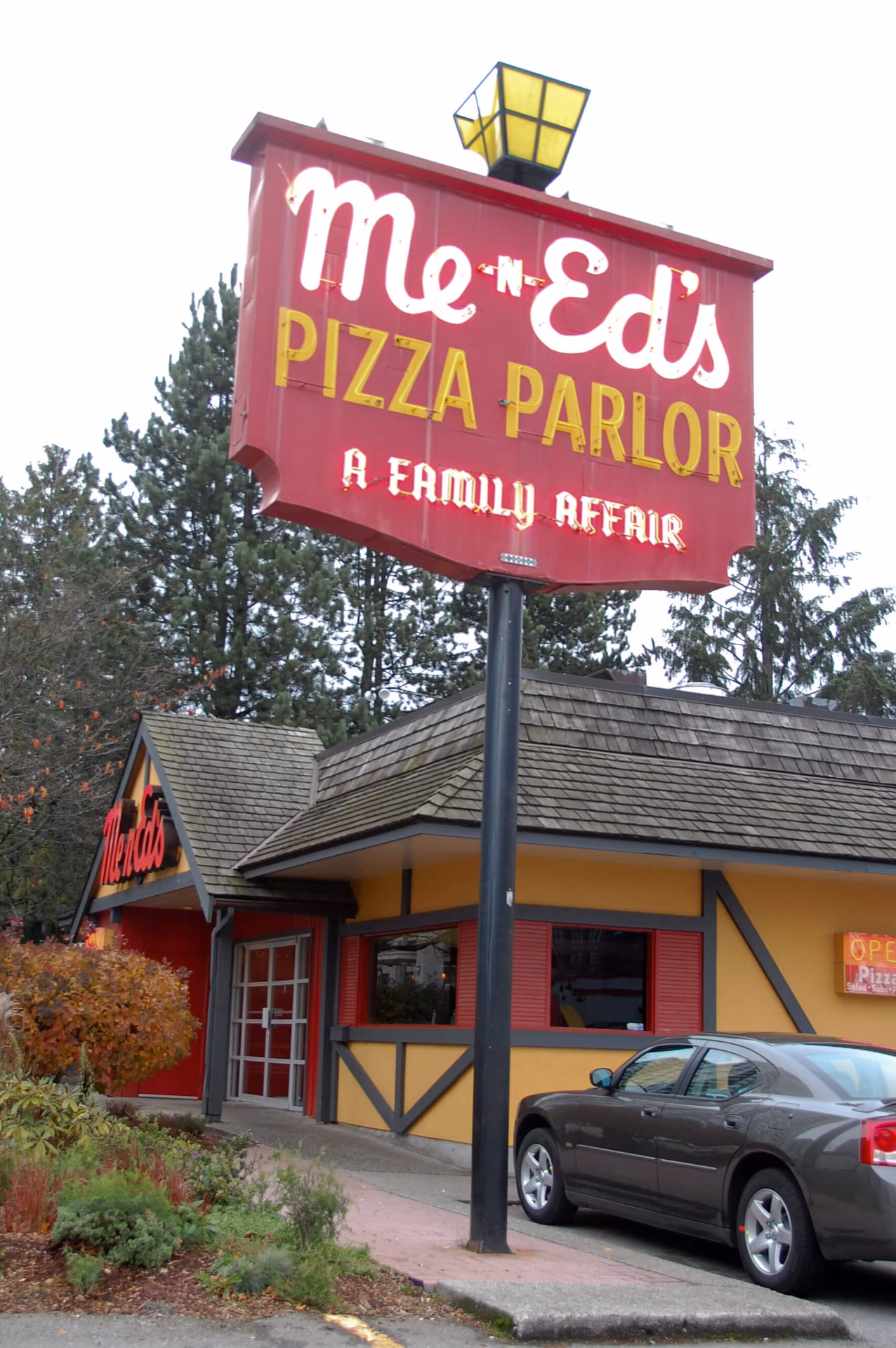 Where can I play Panda pizza parlor?