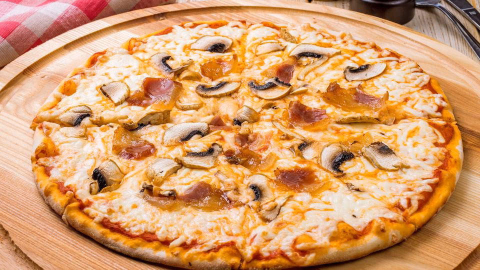 Wie brate ich eine pfannkuchenpizza?