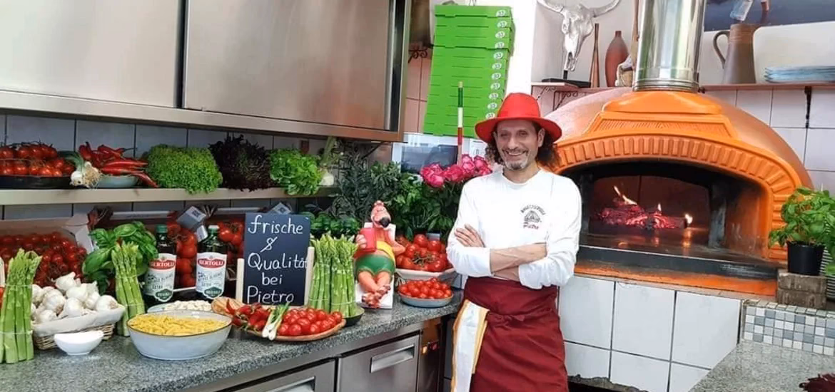 Wie heißt die Pizzeria von Pietro Greco?