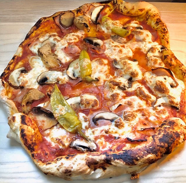 Wie kann man Pizza knusprig Backen?