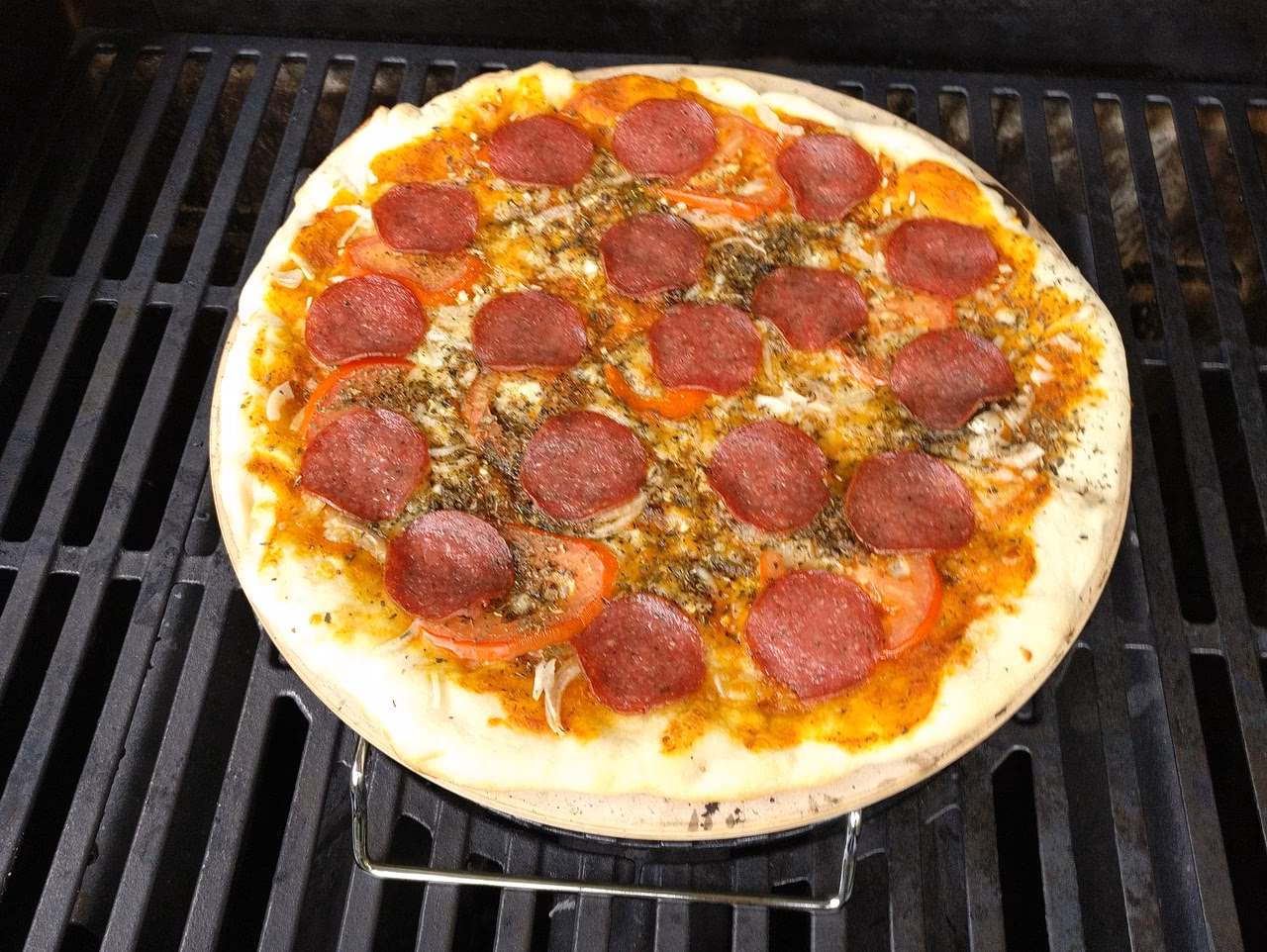 Wie schmeckt Pizza aus dem Weber-Gasgrill?