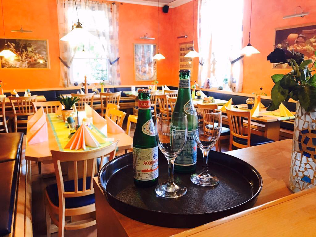 Wie weit ist Roma von Bayreuth entfernt?