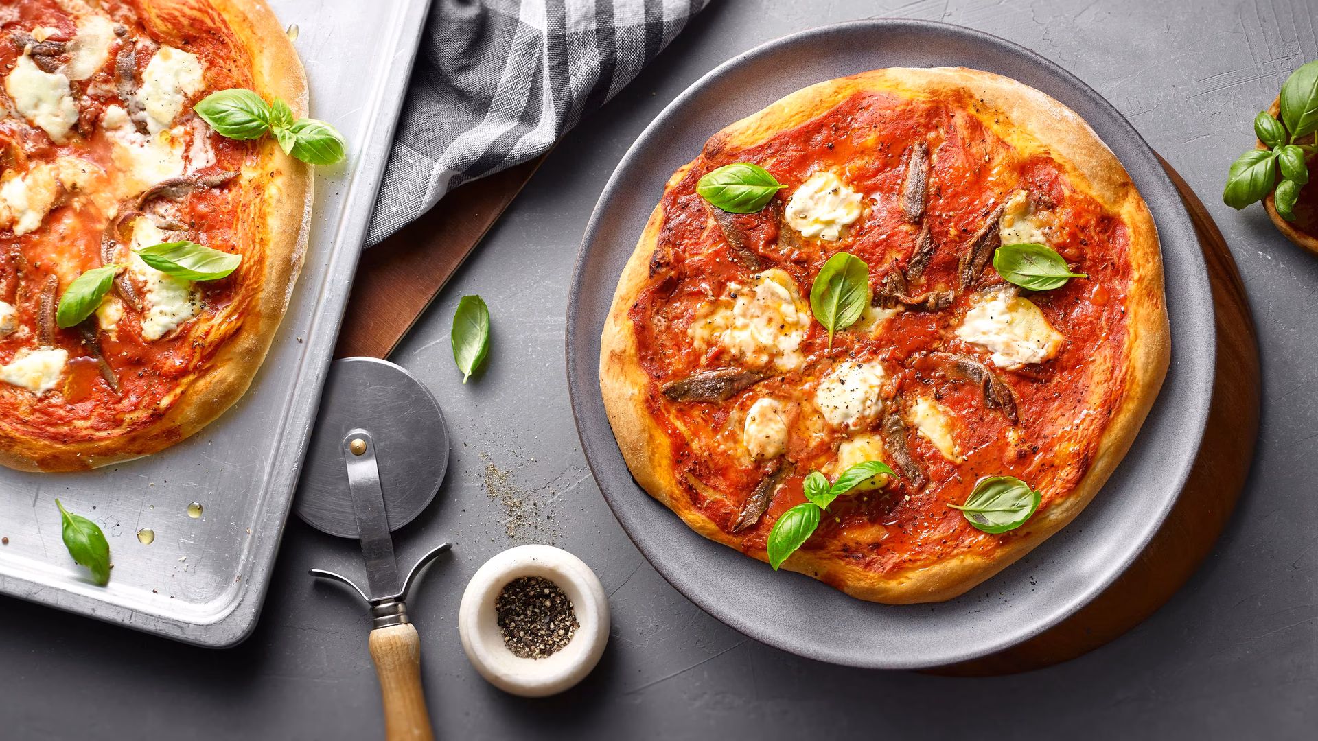 Wie macht man eine römische Pizza?