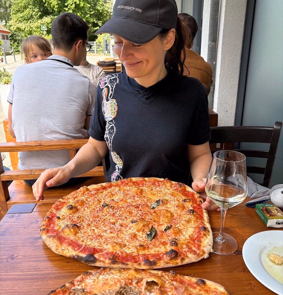 Was bietet die Pizzeria Romantica an?