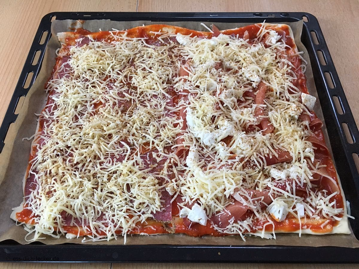 Wie macht man eine Pizza?