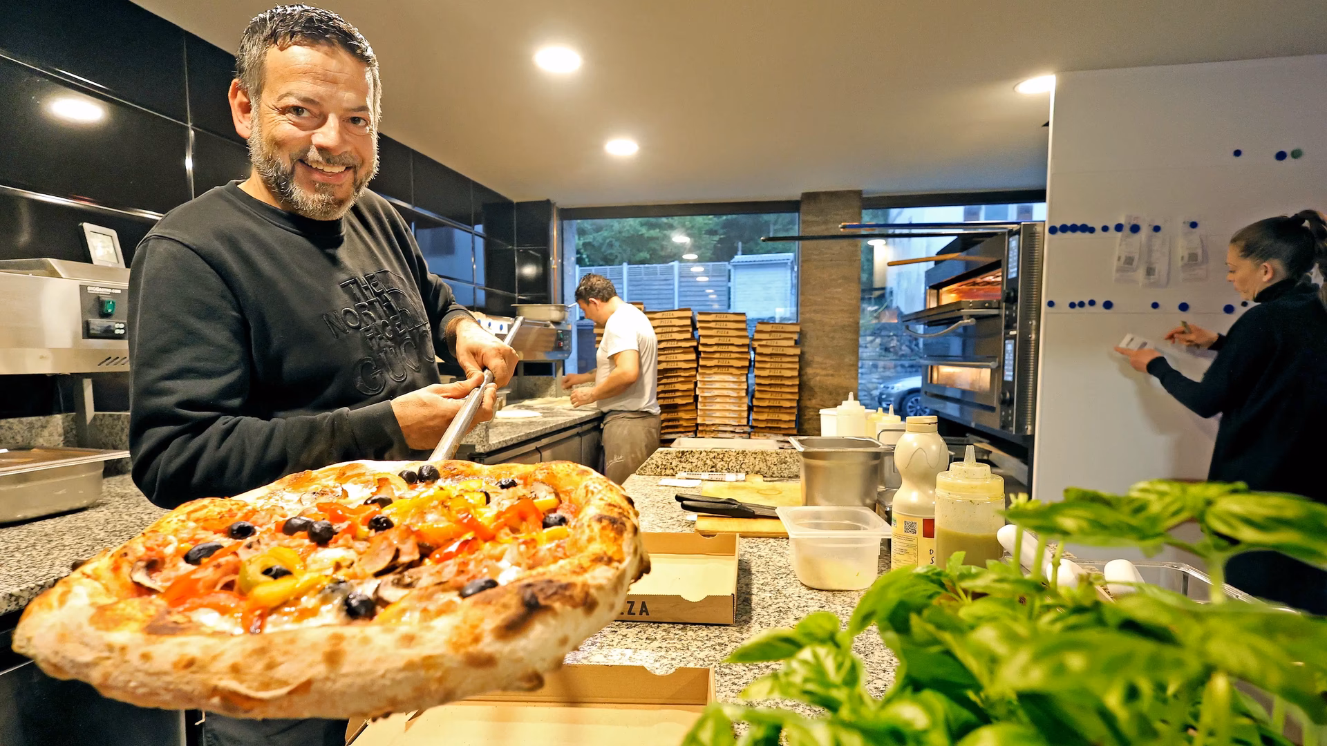 Wie werden Pizzen zubereitet?