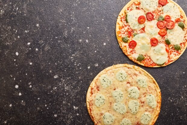 What makes Italian pizza crust unique?