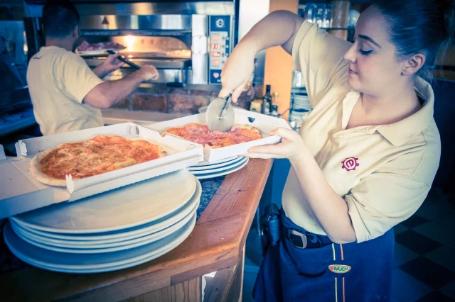 Wie schmeckt die Pizza Palermo?