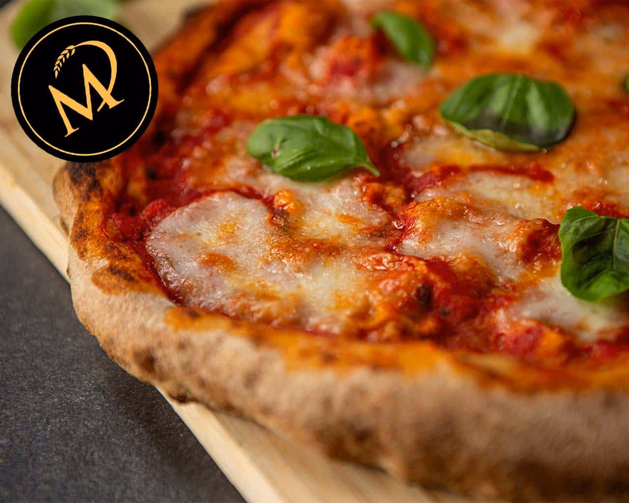 Wie bereite ich Pizzaböden zu?