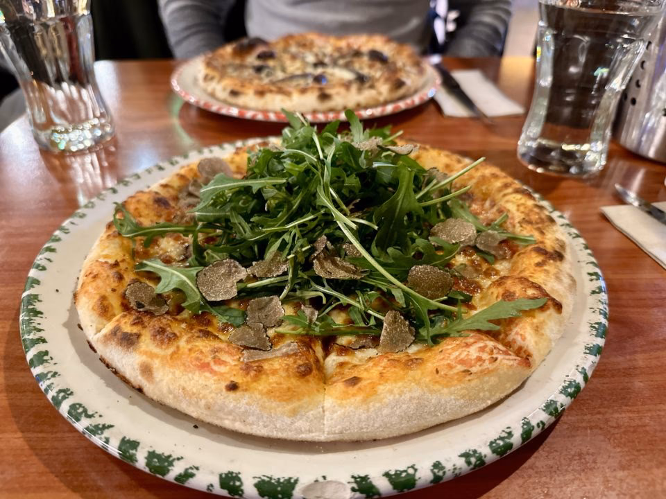 Wie wird der Pizzateig hergestellt?