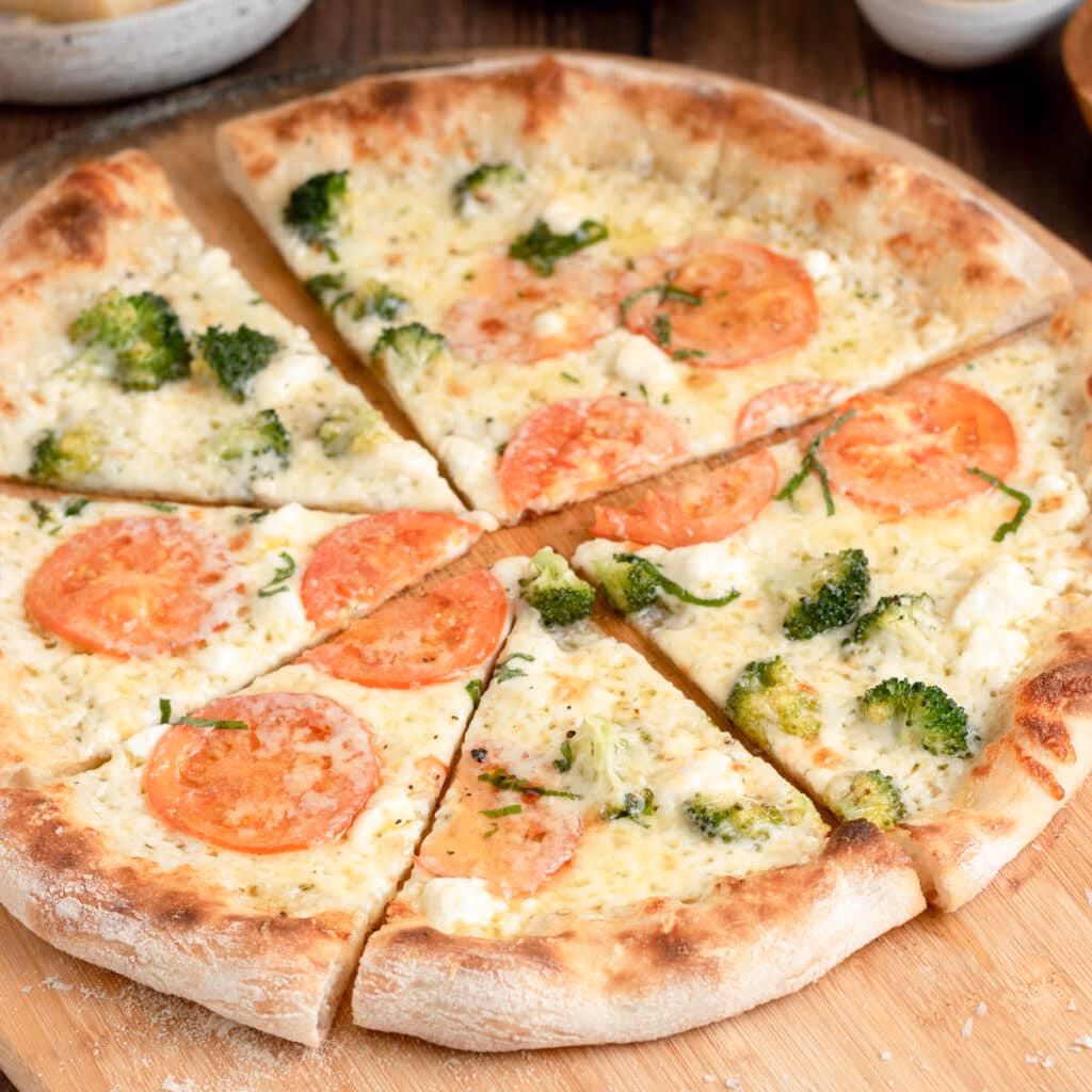 Are there any pizzas without tomato sauce?