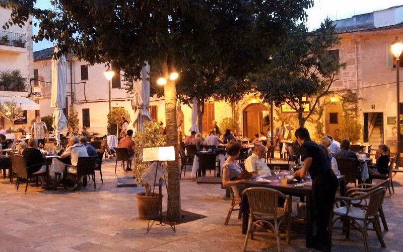 Wie heißt die Altstadt von Alcúdia?