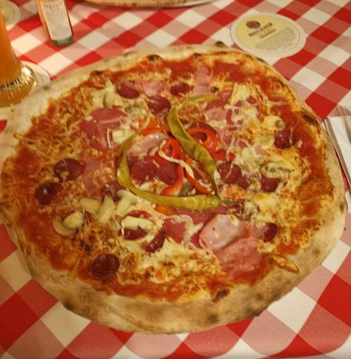 Wie heißt die Pizzeria in Schweinfurt?