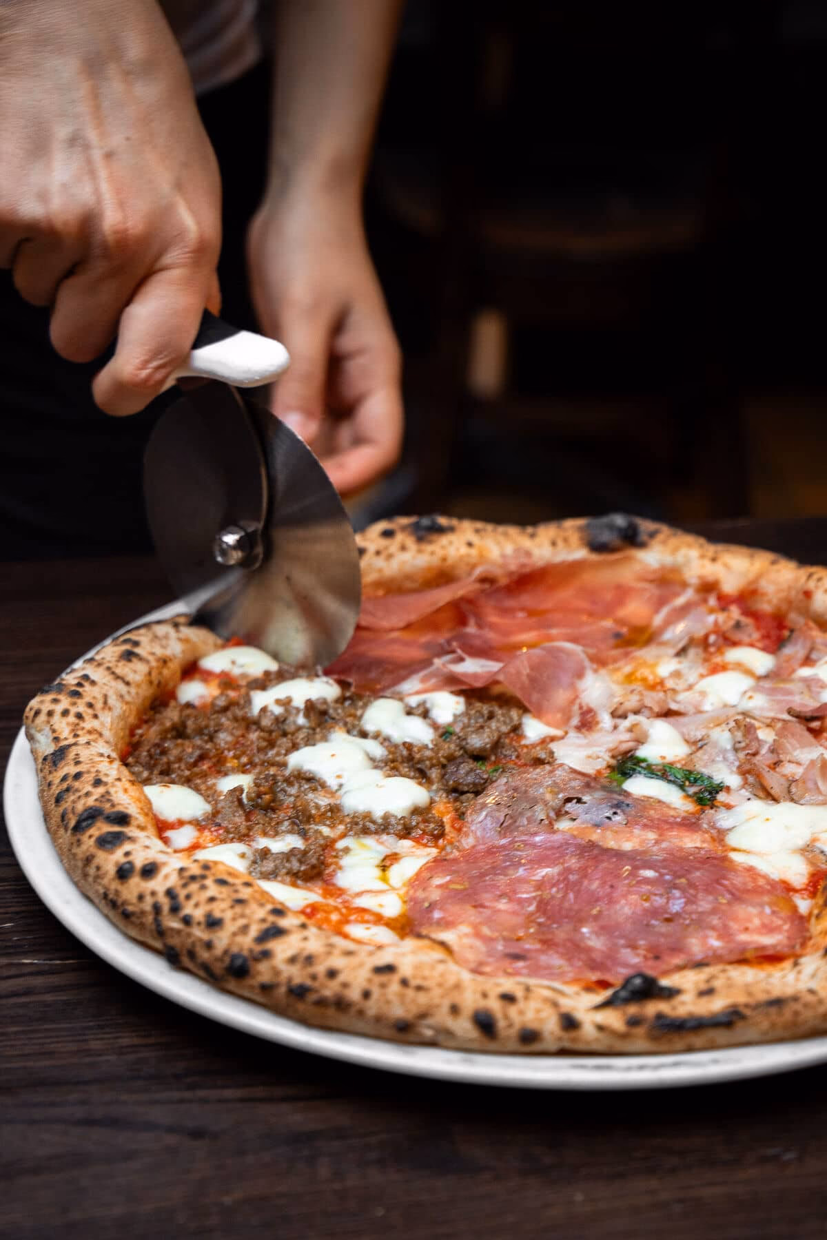 What are the hours of operation at Antonio's New York Pizza?