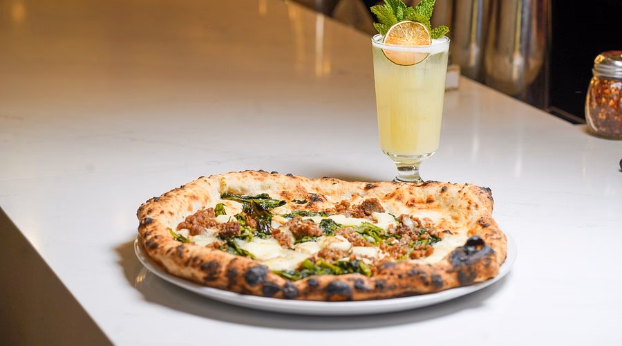 What are the hours of operation at Antonio's New York Pizza?