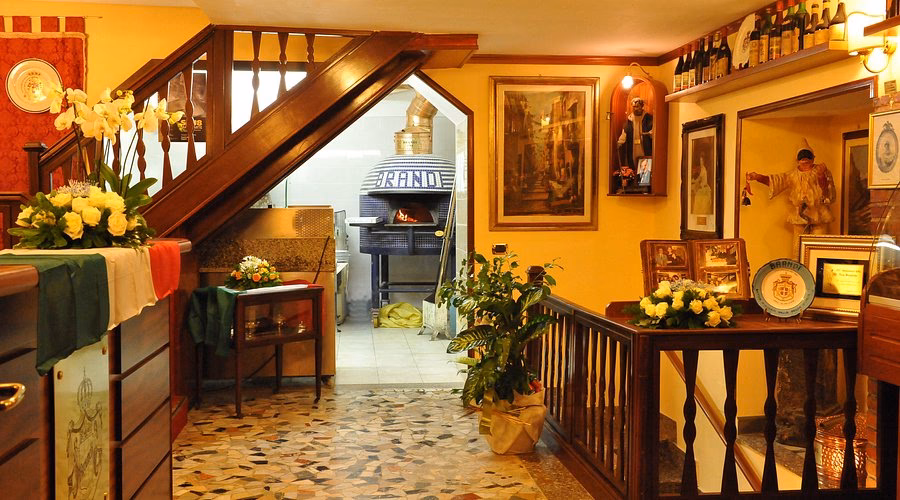 What to eat at Pizzeria Brandi?