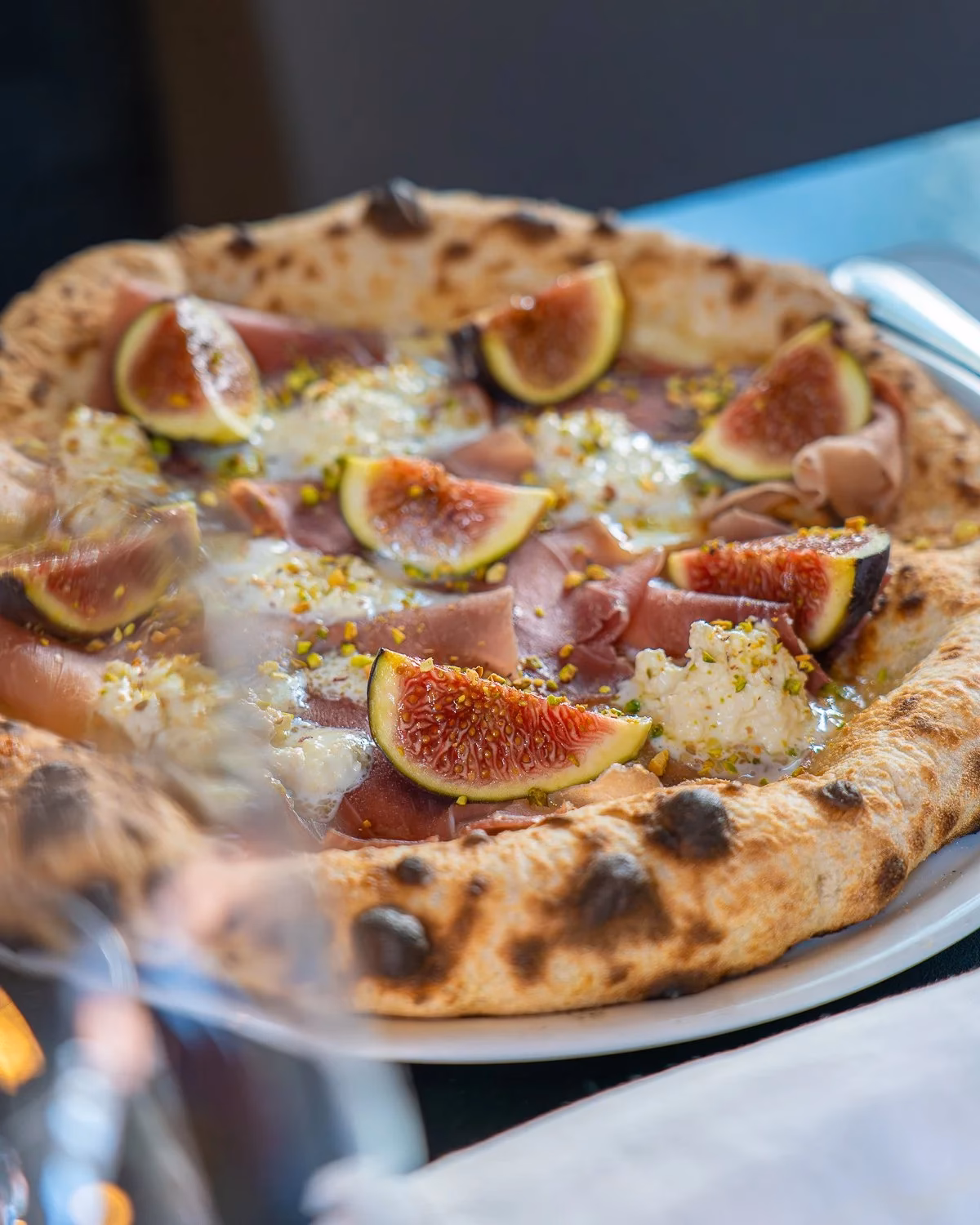 Wann hat die Pizzeria Peppone am Samstag geöffnet?