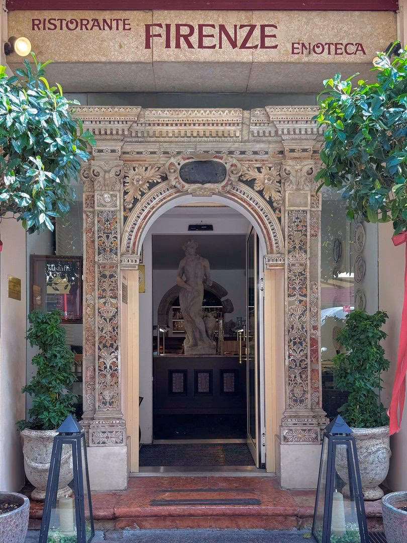 Was bietet die Pizzeria Enzo?