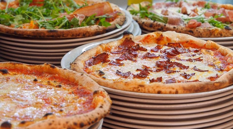 Welche italienischen Desserts bietet die Pizzeria Il Forno an?
