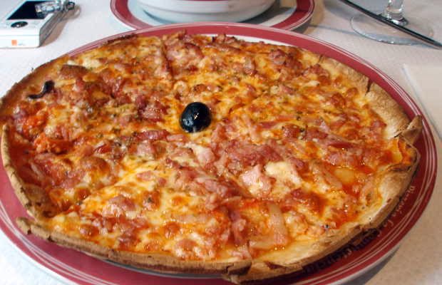 ¿Qué ofrece pizzería La competencia?