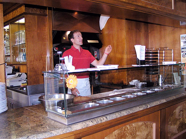 Wie viele Plätze hat die Pizzeria im Erzgebirge?