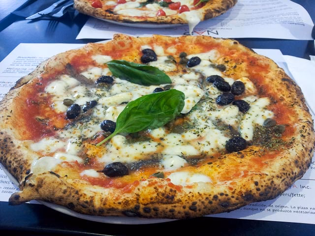 ¿De dónde proviene el nombre de la pizzería Napoli Centrale?