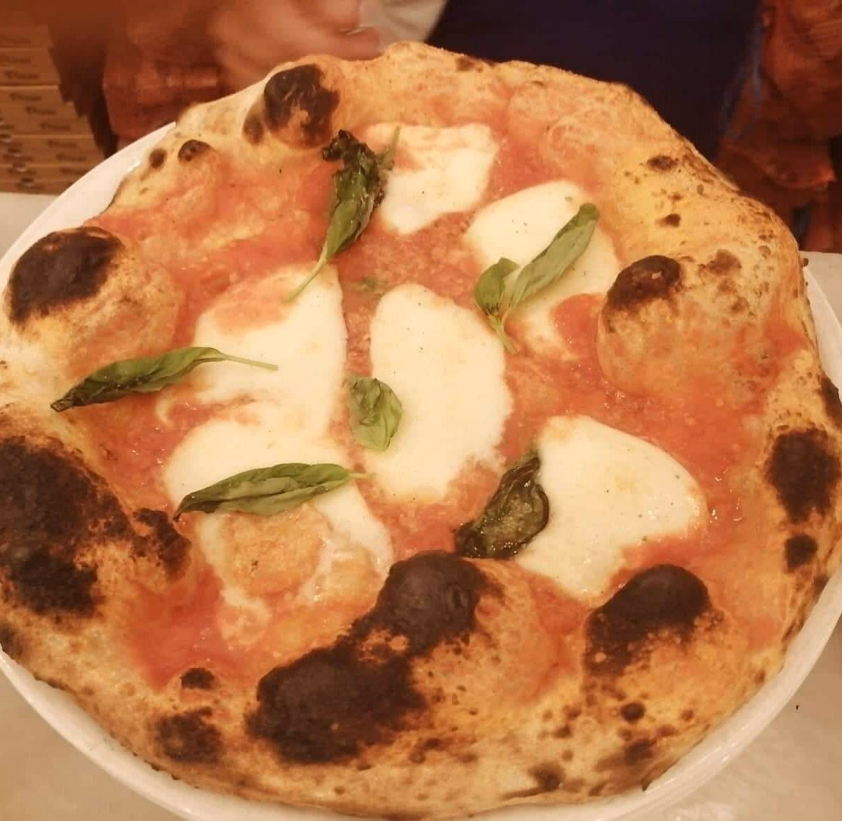 ¿Qué ofrece Via Napoli Barcelona?