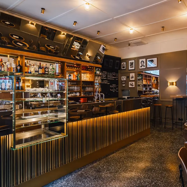 Was isst man in der Riva Bar?