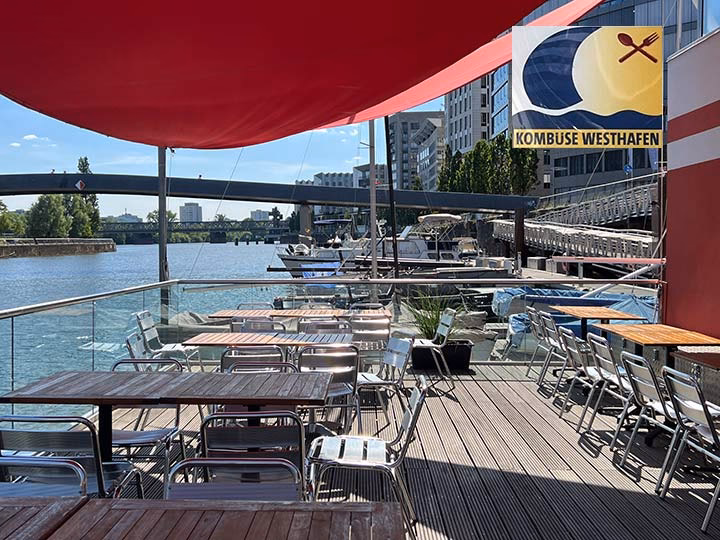 Was kann man in der L'Osteria Frankfurt machen?