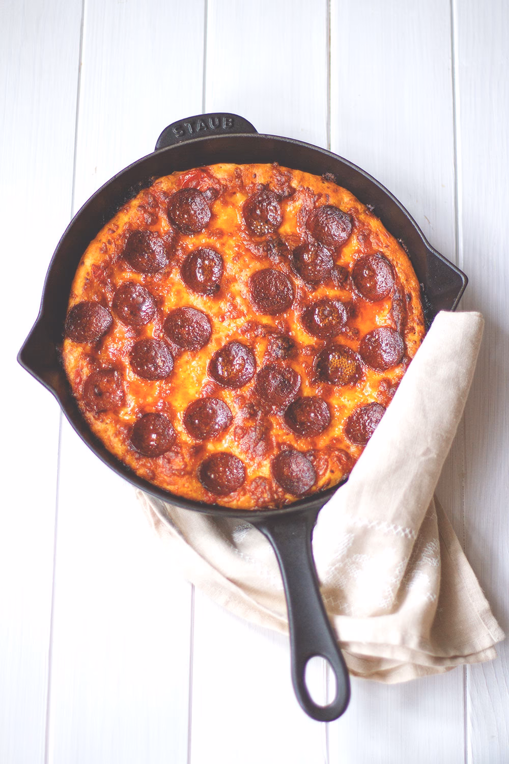 Was ist eine Pfannenpizza ohne Hefe?