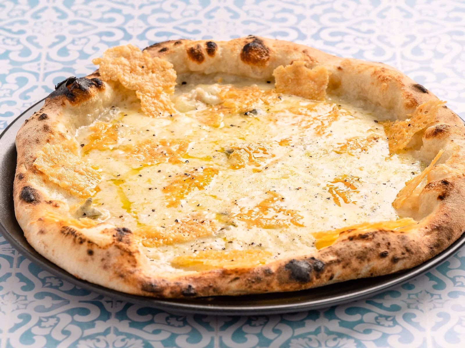 Wie macht man eine italienische Pizza?