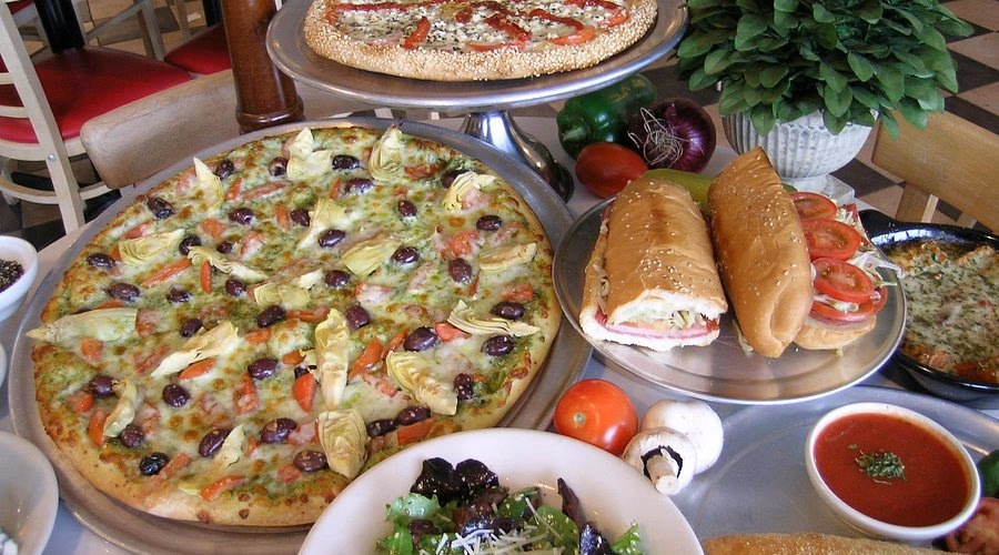 What makes Rome's pizza special?