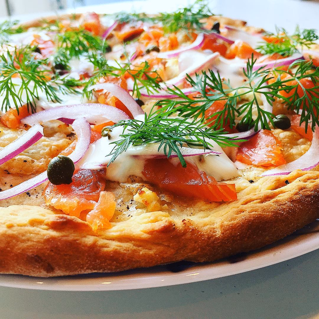 Does Jamie Oliver make smoked salmon pizza?