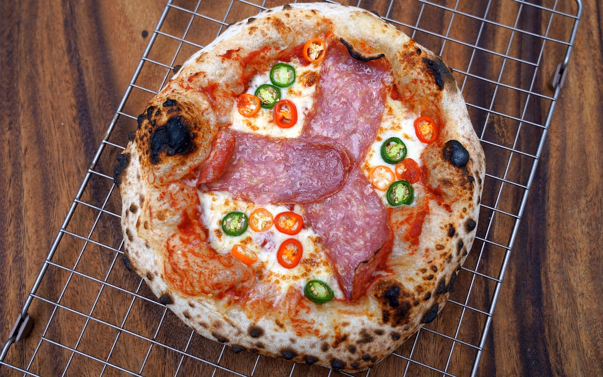 Wie heißt die Pizza der Teufel?