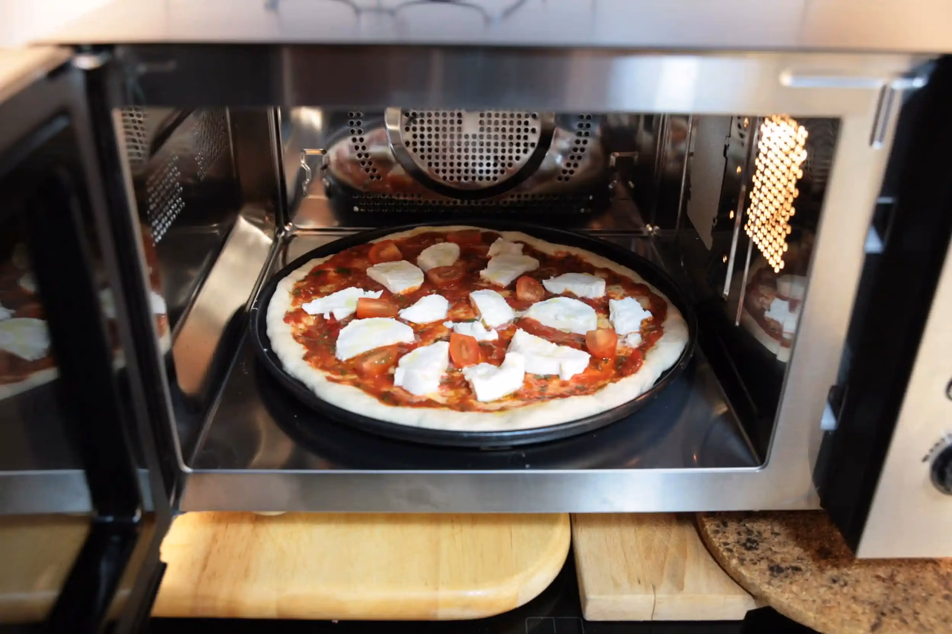 Warum isst der Teenager Pizza aus der Mikrowelle?