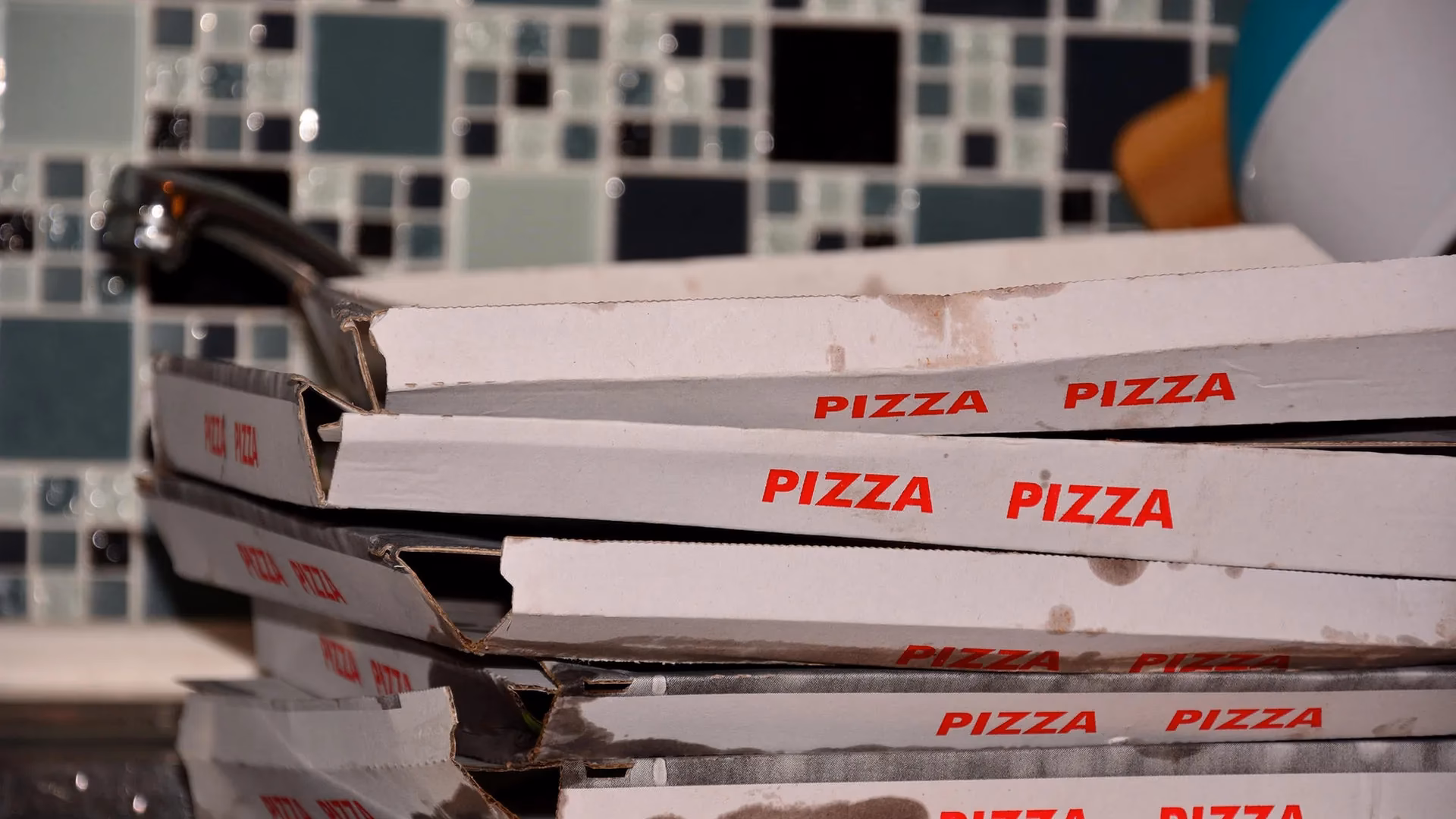 Kann man Pizzakartons in der blauen Tonne entsorgen?