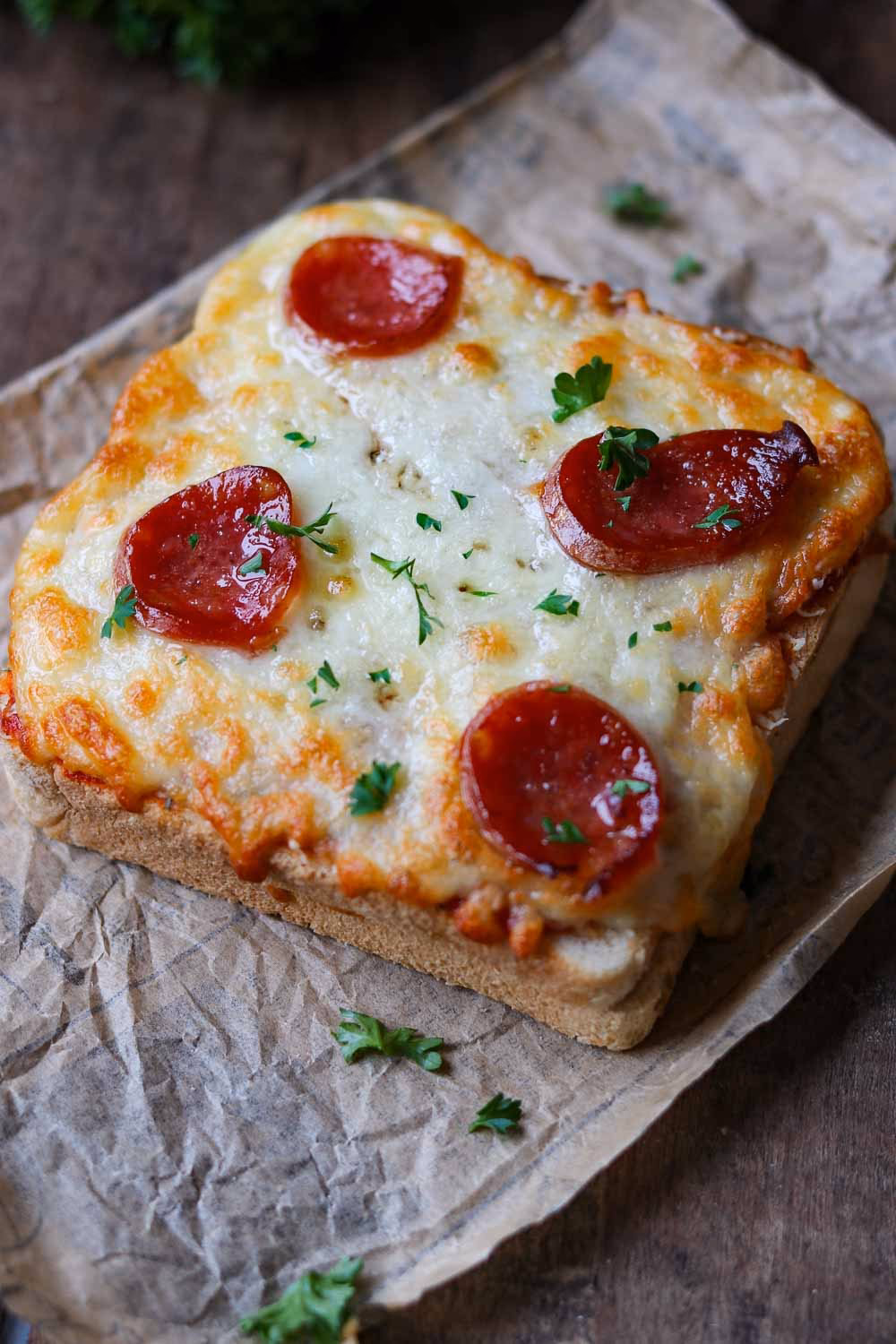 Wie bereite ich Pizza-Toast zu?