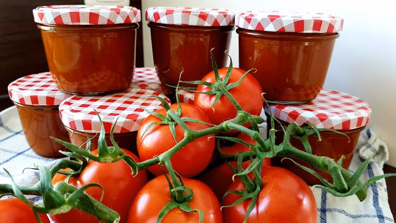 Wie macht man eine Tomatensauce für Pizza?