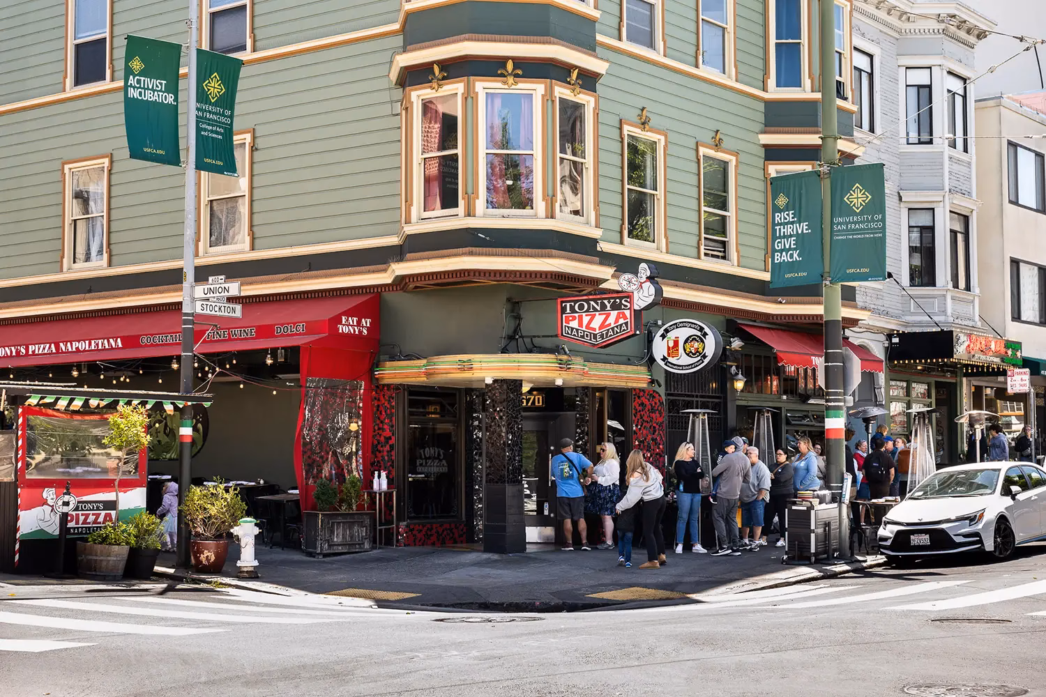 Does Tony's have pizza?