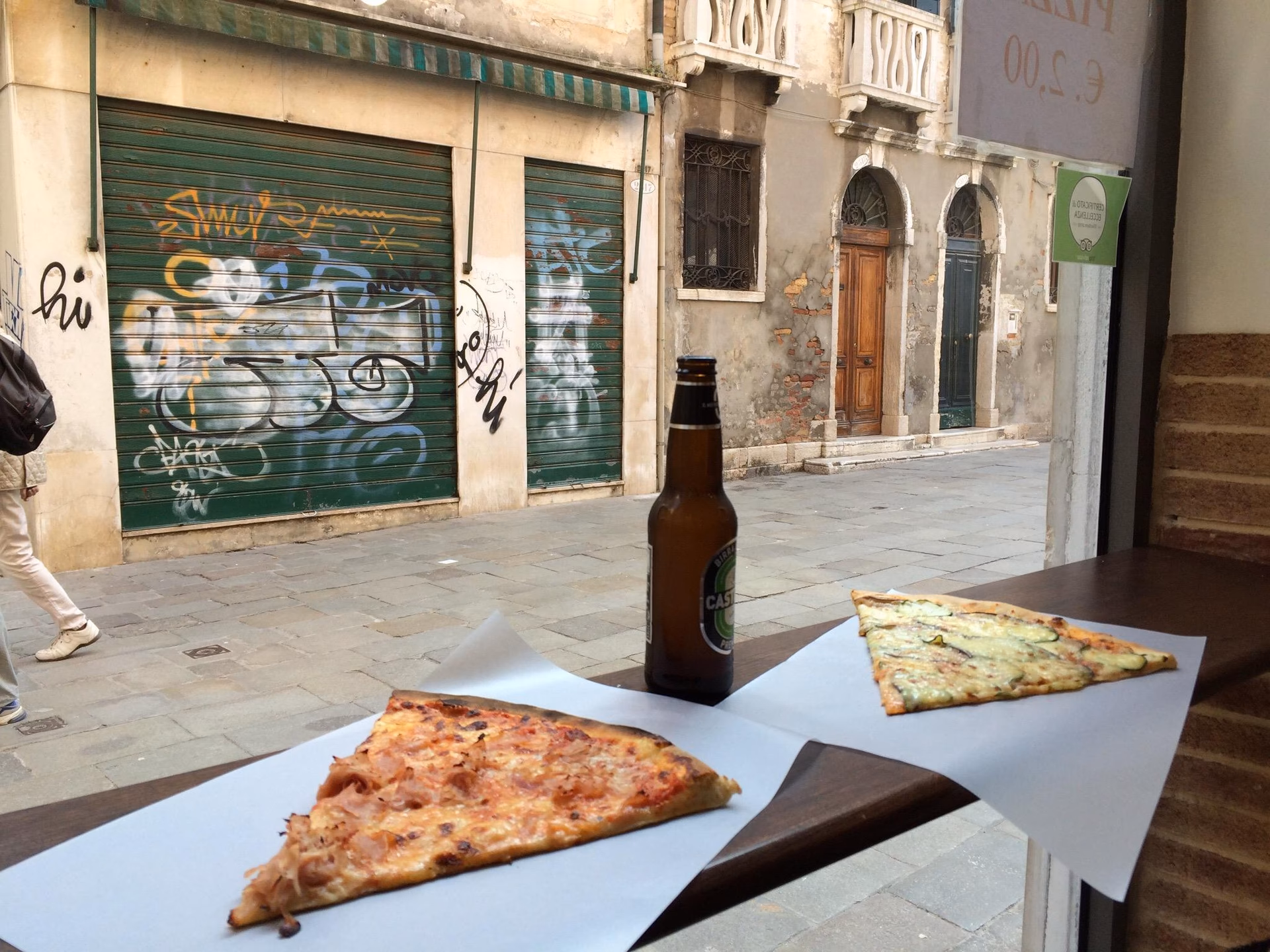 Where to eat vegan pizza in Venice?