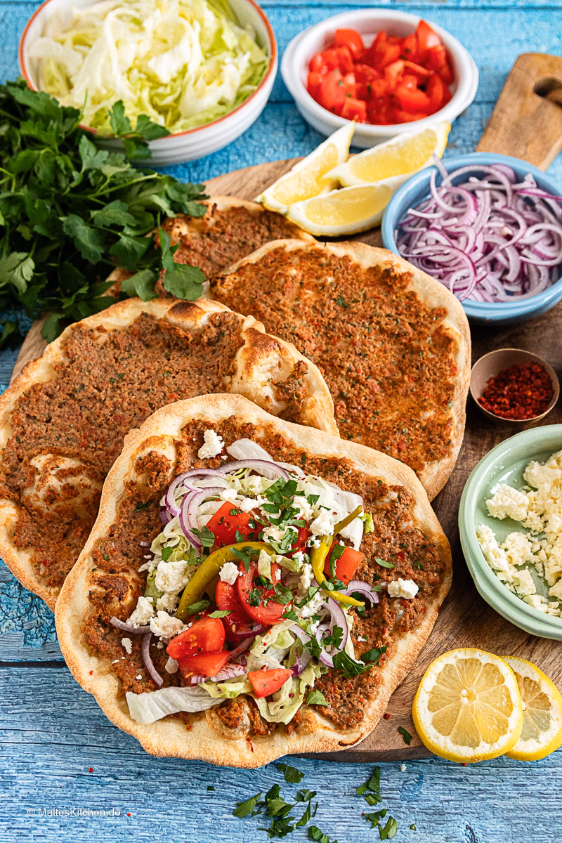 Was sind die Aromen der türkischen Pizza?